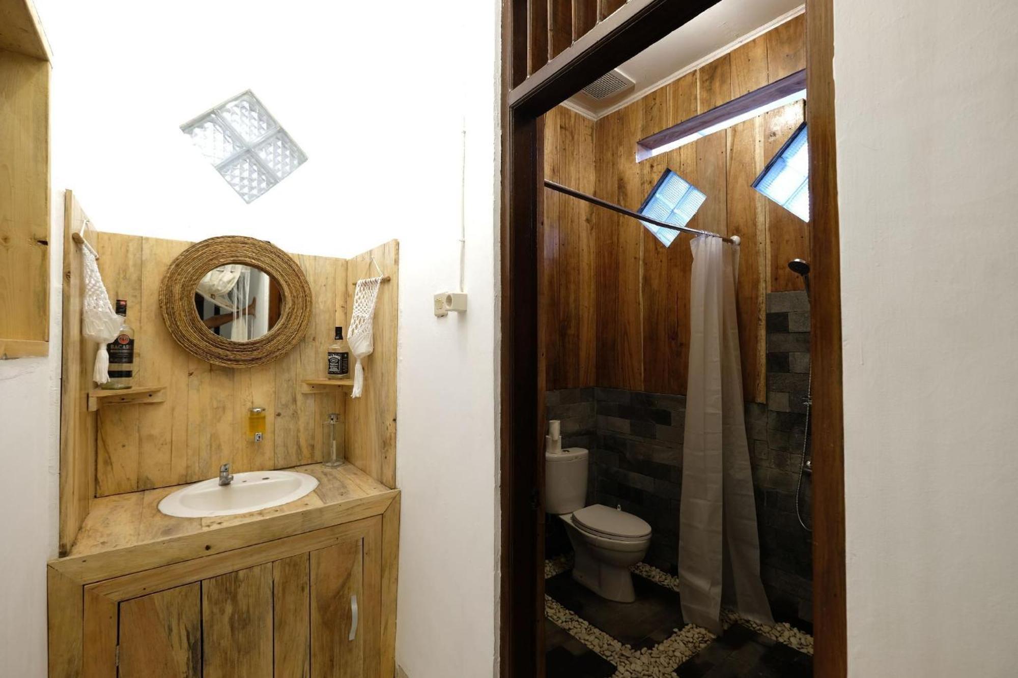 Wood Stone Hostel Γιογκιακάρτα Εξωτερικό φωτογραφία