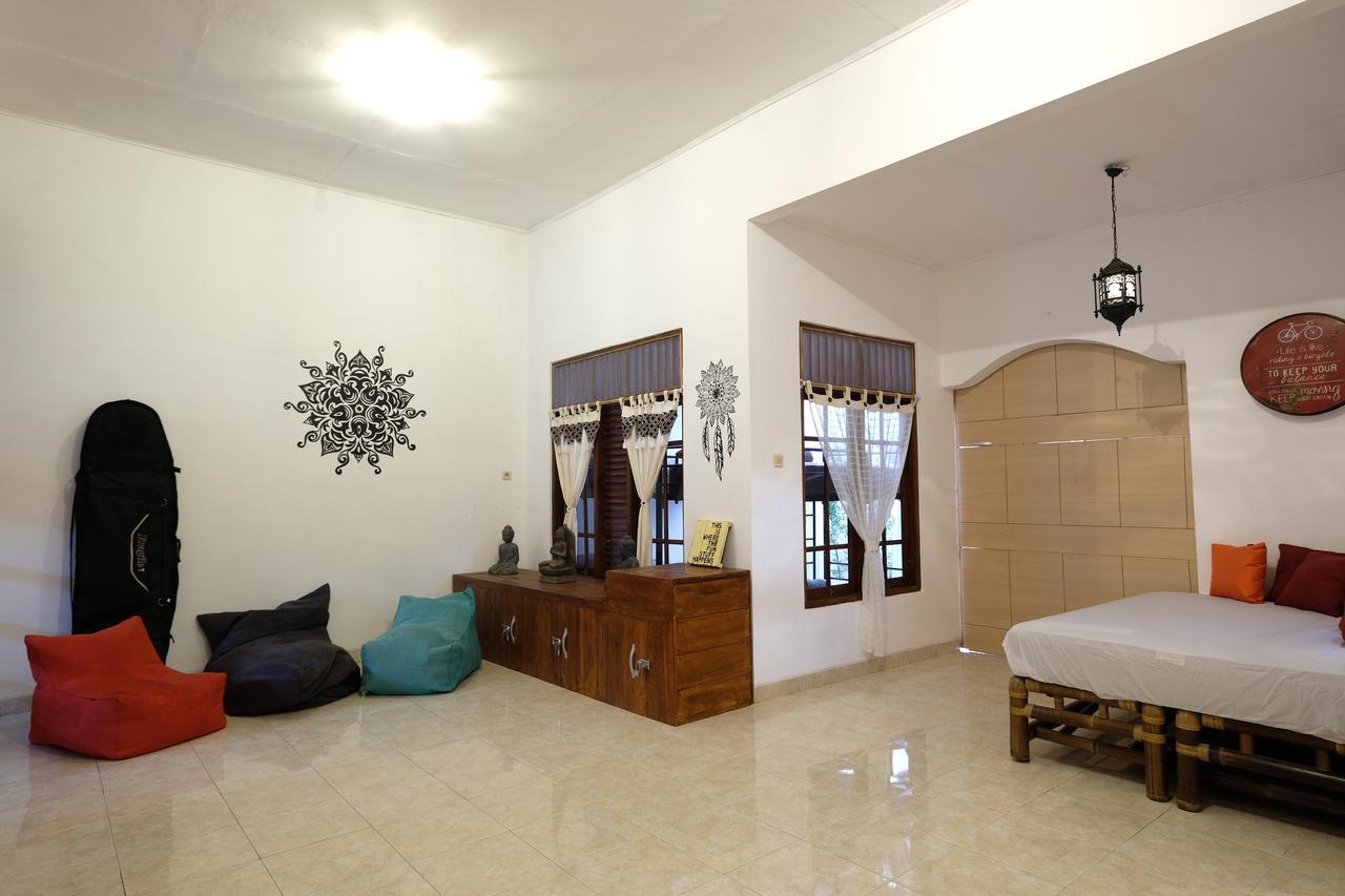 Wood Stone Hostel Γιογκιακάρτα Εξωτερικό φωτογραφία