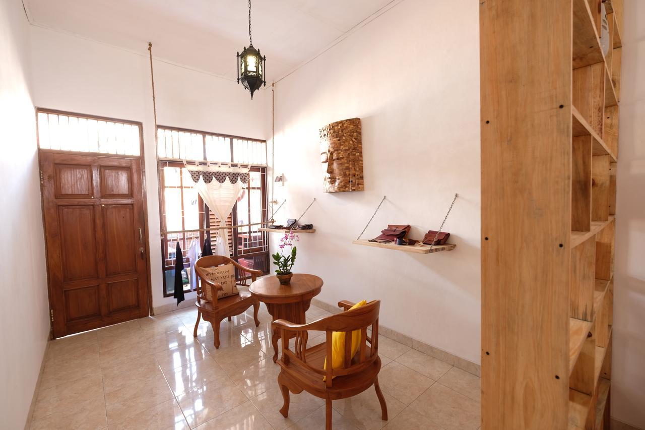 Wood Stone Hostel Γιογκιακάρτα Εξωτερικό φωτογραφία